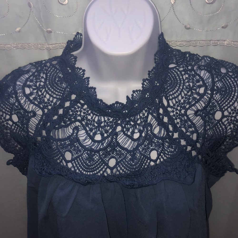 HPx3🎉1 LEFT💙Blue Crotchet Lace-Sliced Blousy Top - Picture 5 of 7